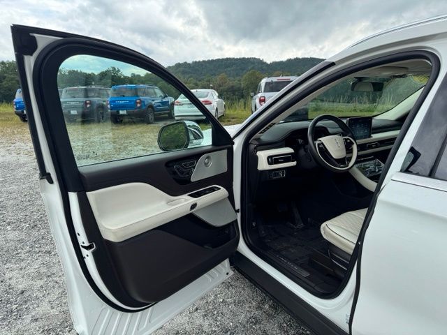 Used 2020 White Lincoln Black Label Grand Touring image 12