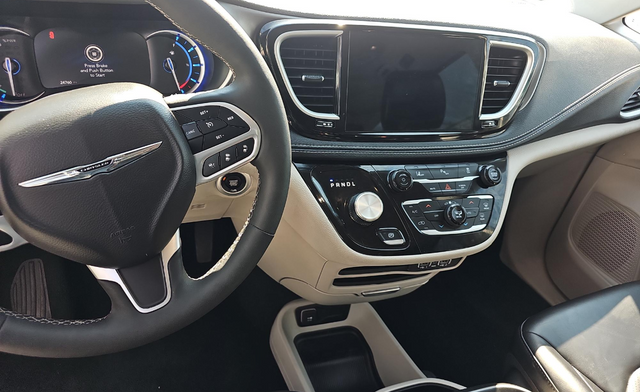 2023 Chrysler Pacifica Hybrid Touring L 9