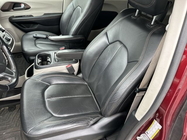 Used 2018 Red Chrysler Touring L Plus image 15