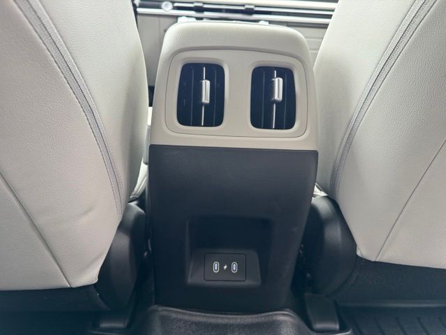 Used 2025 White Hyundai SEL Convenience image 16