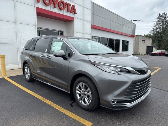 2026 Toyota Sienna Limited 7-Passenger Hybrid AWD's photo