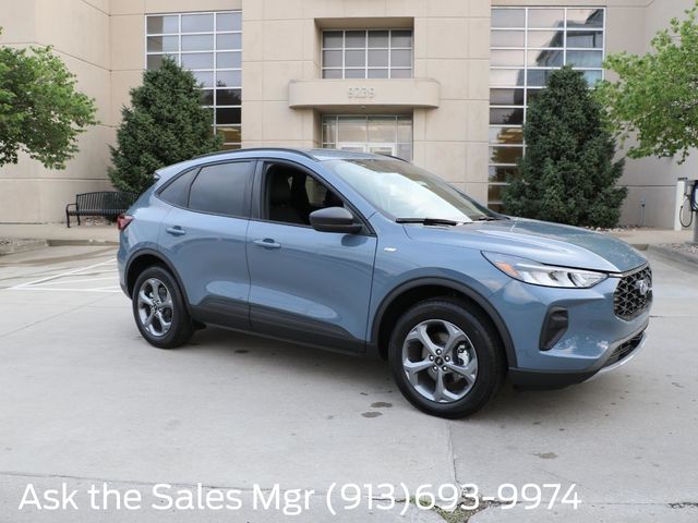2026 Ford Escape ST-Line AWD's photo
