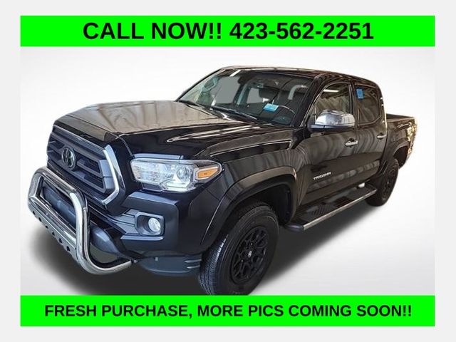Midnight Black Metallic 2022 Toyota Tacoma Pickup Truck Four-Wheel Drive 6-Speed Automatic