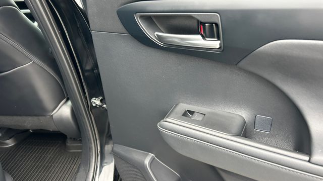 Used 2021 Toyota Highlander Hybrid SUV