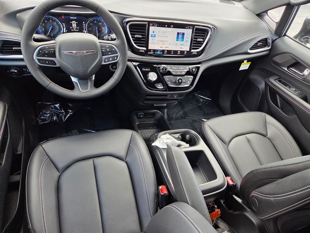 New 2026 Silver Chrysler Select image 9