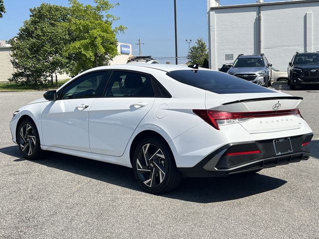 Used 2025 White Hyundai SEL Sport image 17