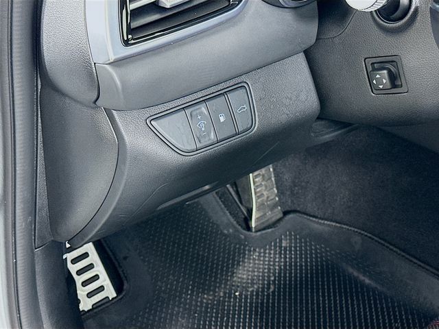 Thumbnail: 2025 Genesis G70 - 10