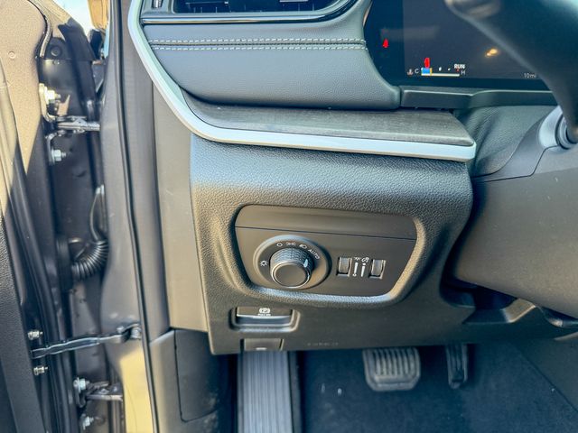 new 2026 Jeep Grand Cherokee car, priced at $37,525