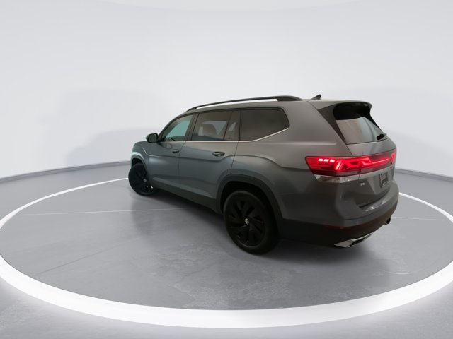 Used 2024 Gray Volkswagen 2.0T SE w/Technology image 4
