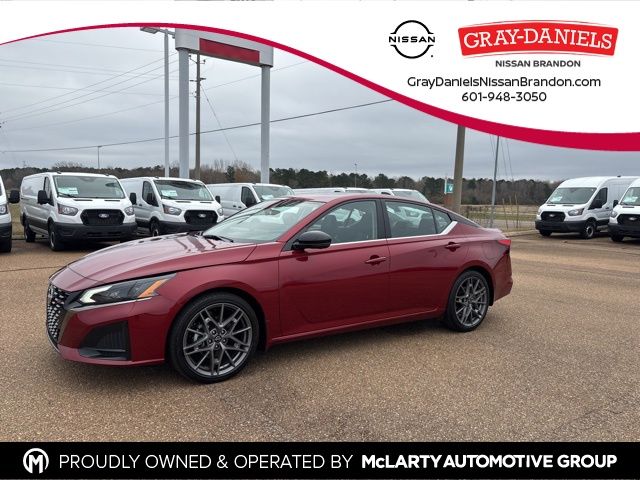 2024 Nissan Altima SR's photo