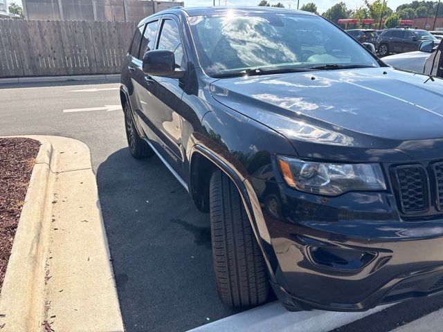 Used 2019 Black Jeep Altitude image 13
