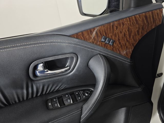 Used 2019 White Nissan Platinum image 27