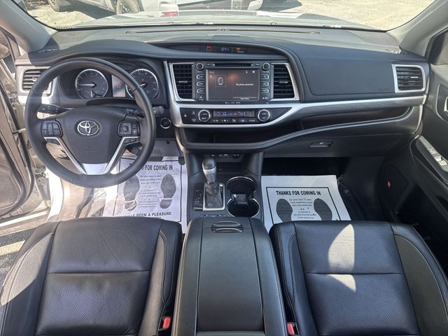 Used 2019 Silver Toyota Limited image 9
