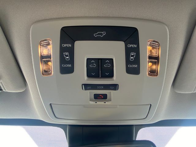 2022 Toyota Sienna XLE 30