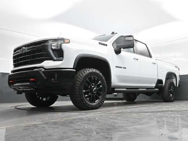 Summit White 2025 Chevrolet Silverado 2500HD Pickup Truck Four-Wheel Drive Automatic