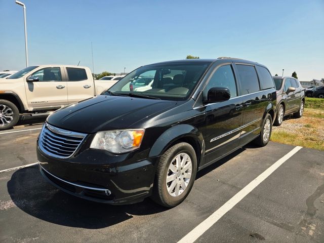 2014 Chrysler Town & Country Touring FWD