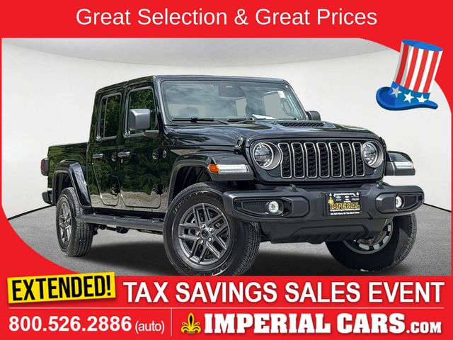 Black Clearcoat 2026 Jeep Gladiator Pickup Truck Four-Wheel Drive 8-Speed Automatic
