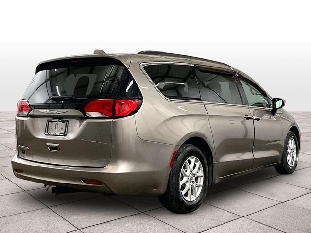 2017 Chrysler Pacifica LX - 10