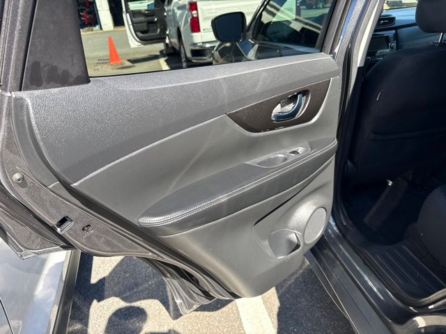 Used 2019 Gray Nissan S image 5
