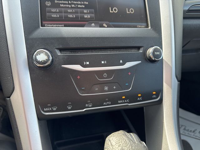 Used 2015 White Ford SE image 20