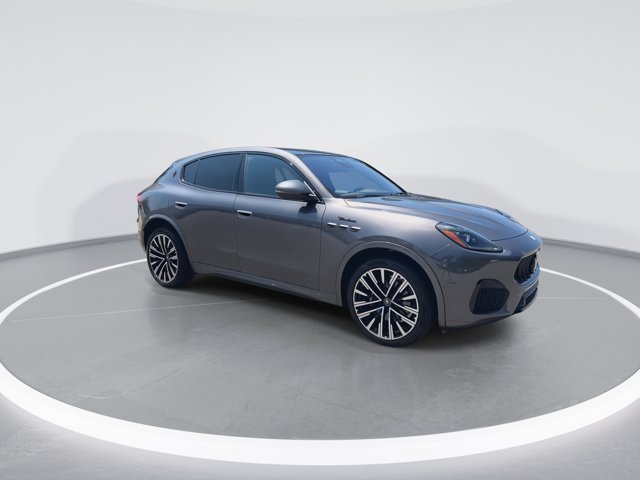 Used 2023  Maserati Modena image 2
