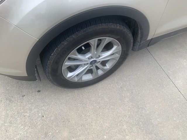 Used 2018 Gold Ford SEL image 6
