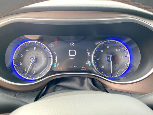 2017 Chrysler Pacifica Touring L Plus 12