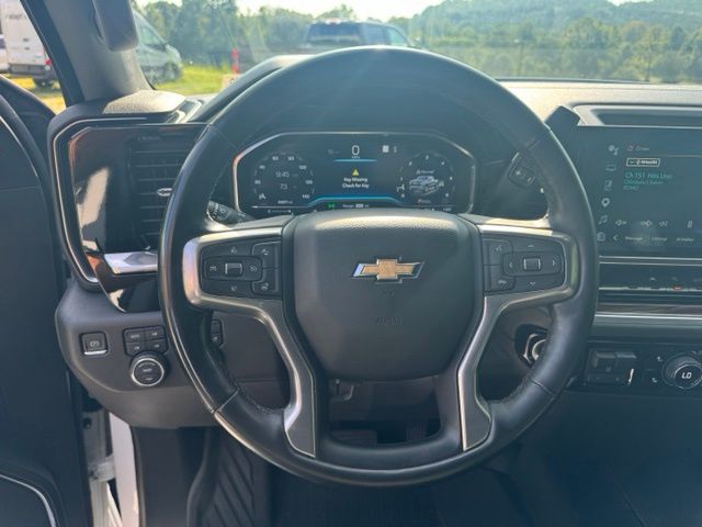 Used 2023 White Chevrolet LT image 17