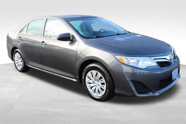 2014 Toyota Camry Hybrid LE 13