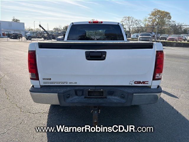 Used 2010 White GMC SLE image 4