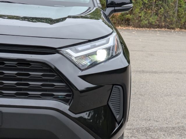 2022 Toyota RAV4 XLE 12