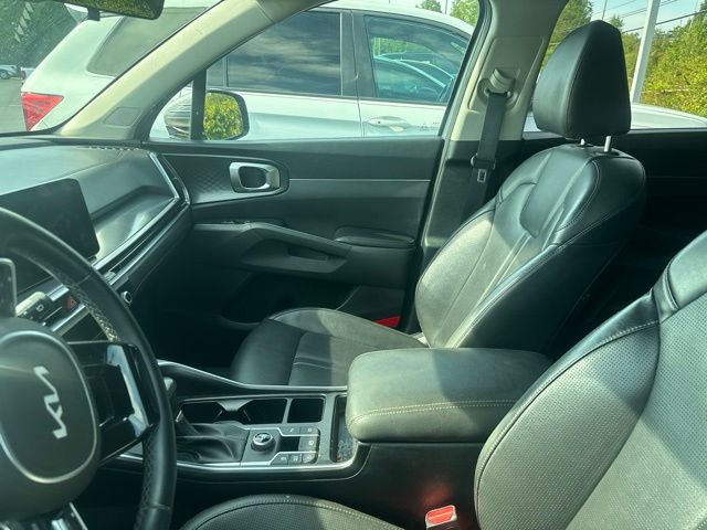 Used 2024 Silver Kia S image 4