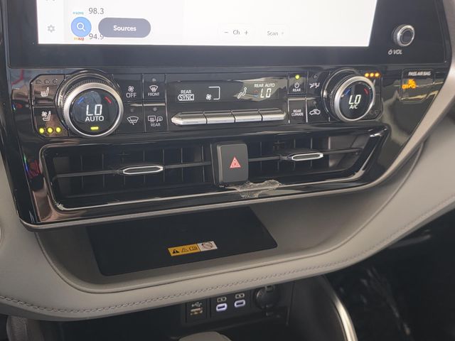 Used 2024 Toyota Highlander Hybrid SUV