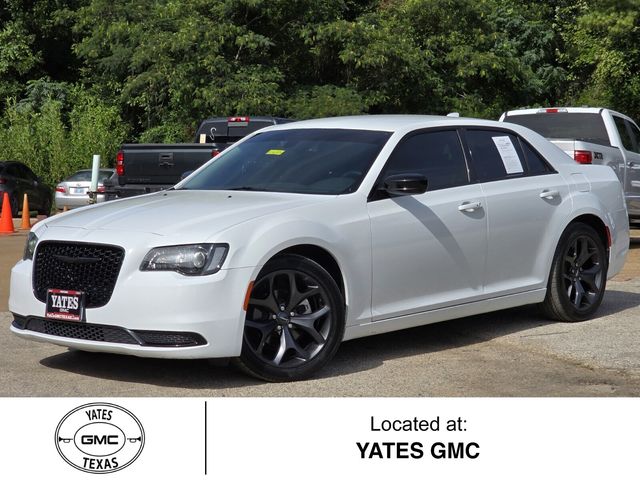 Bright White Clearcoat 2021 Chrysler 300 Sedan Rear-Wheel Drive 8-Speed Automatic