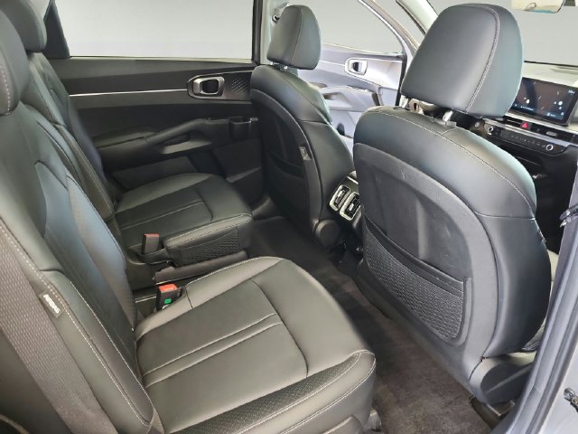 Used 2025 Kia Sorento Hybrid SUV
