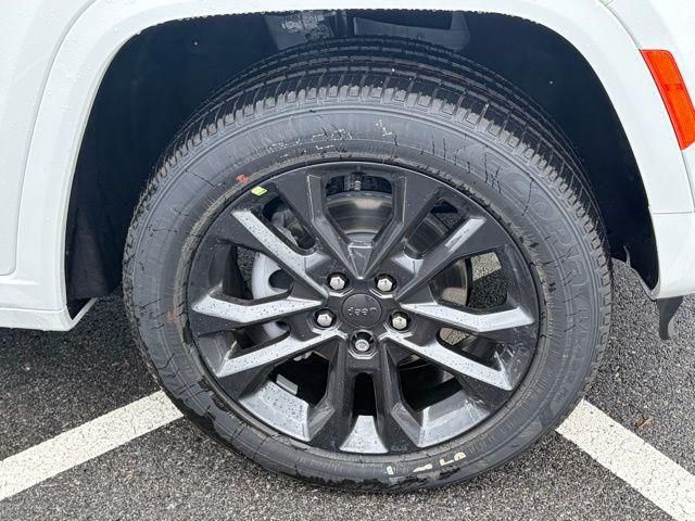 new 2026 Jeep Grand Cherokee car, priced at $45,400