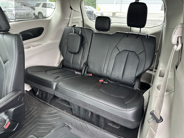 Used 2018 Red Chrysler Touring L Plus image 27