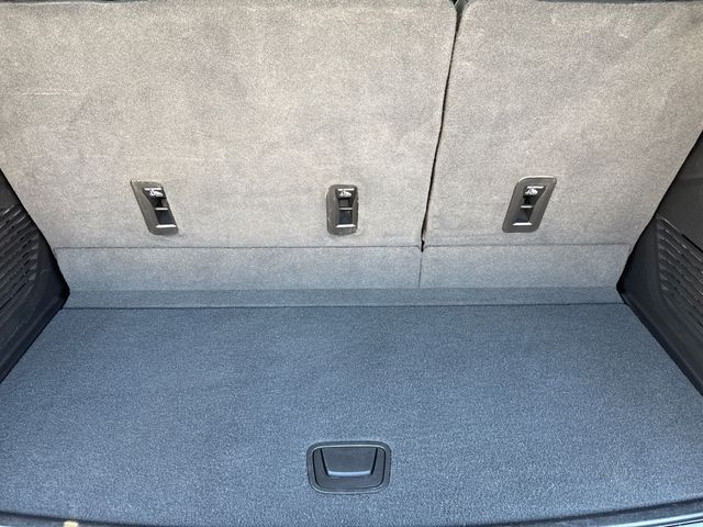 Used 2024 White GMC AT4 image 10