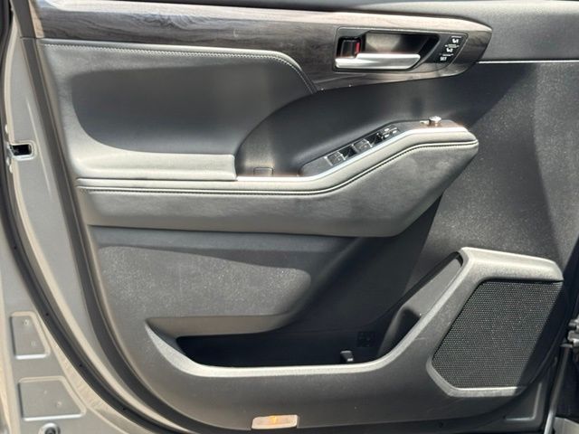 Used 2025 Toyota Highlander SUV