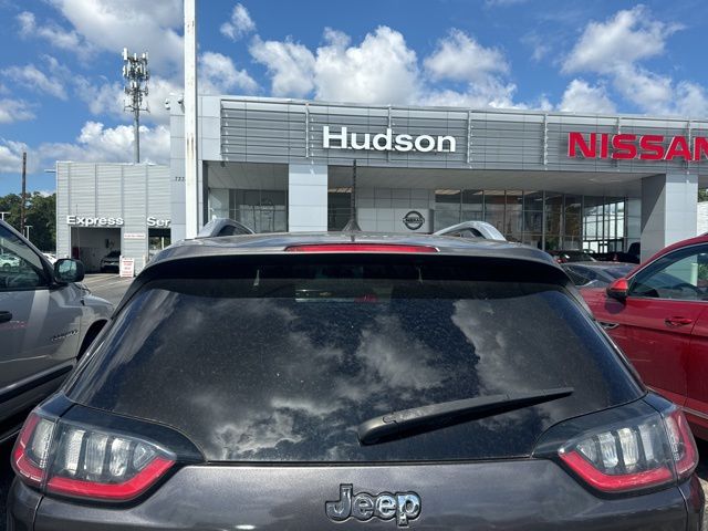 2019 Granite Crystal Metallic Clearcoat Jeep Cherokee Latitude Plus FWD SUV