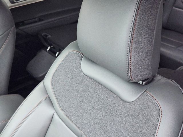 2025 Ford Explorer Active photo