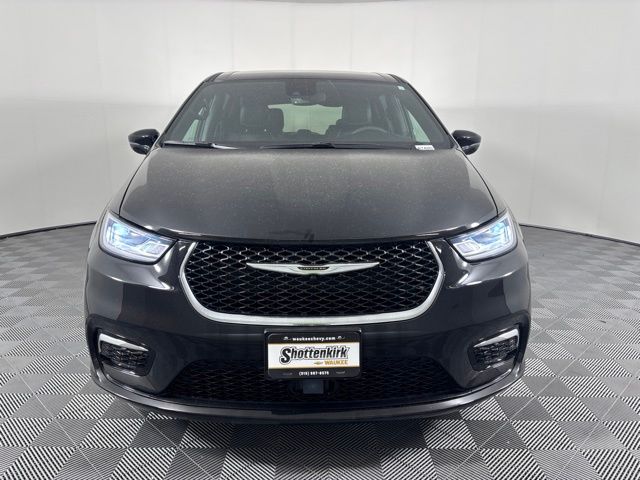 Used 2025 Chrysler Pacifica Van