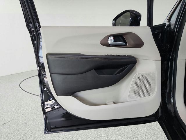 Used 2017 Chrysler Pacifica Van