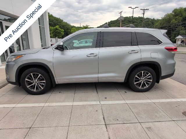 2017 Toyota Highlander SE Silver at Rafferty Subaru