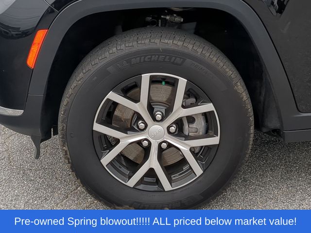 Used 2024 Diamond Black Jeep Limited image 18