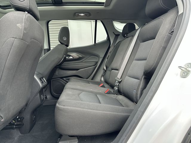 Used 2022 White GMC SLE image 27