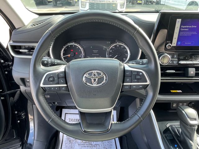 2023 Toyota Highlander XLE - Midnight Black Metallic exterior view 10