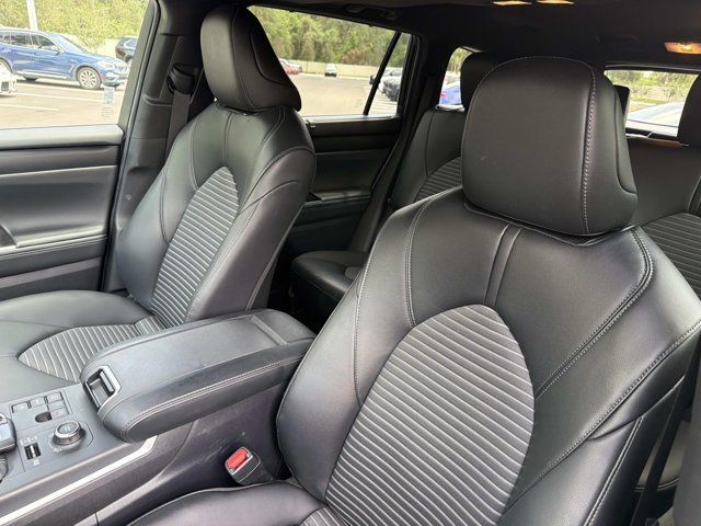 Used 2025 Toyota Highlander SUV