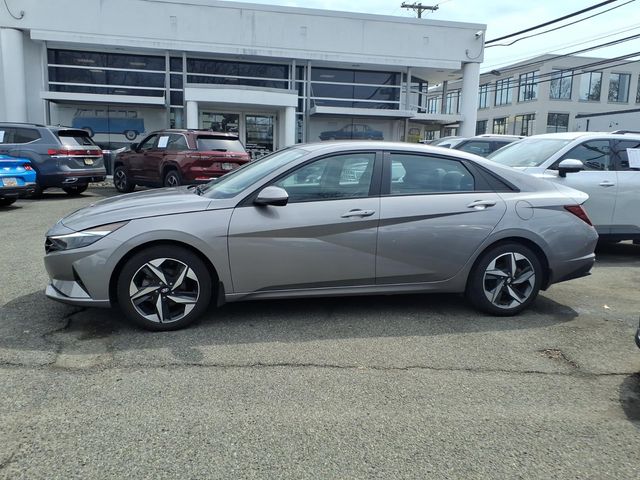 2023 Hyundai Elantra - Image 3