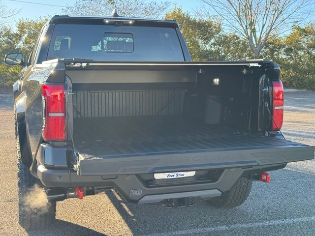 2025 Toyota Tacoma TRD Pro - Photo 6